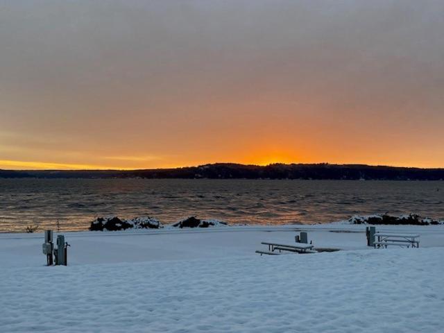 The Waterfront At Potlatch Motel Shelton Bagian luar foto