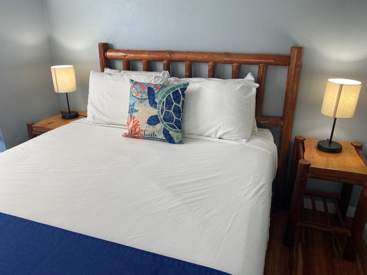 The Waterfront At Potlatch Motel Shelton Bagian luar foto